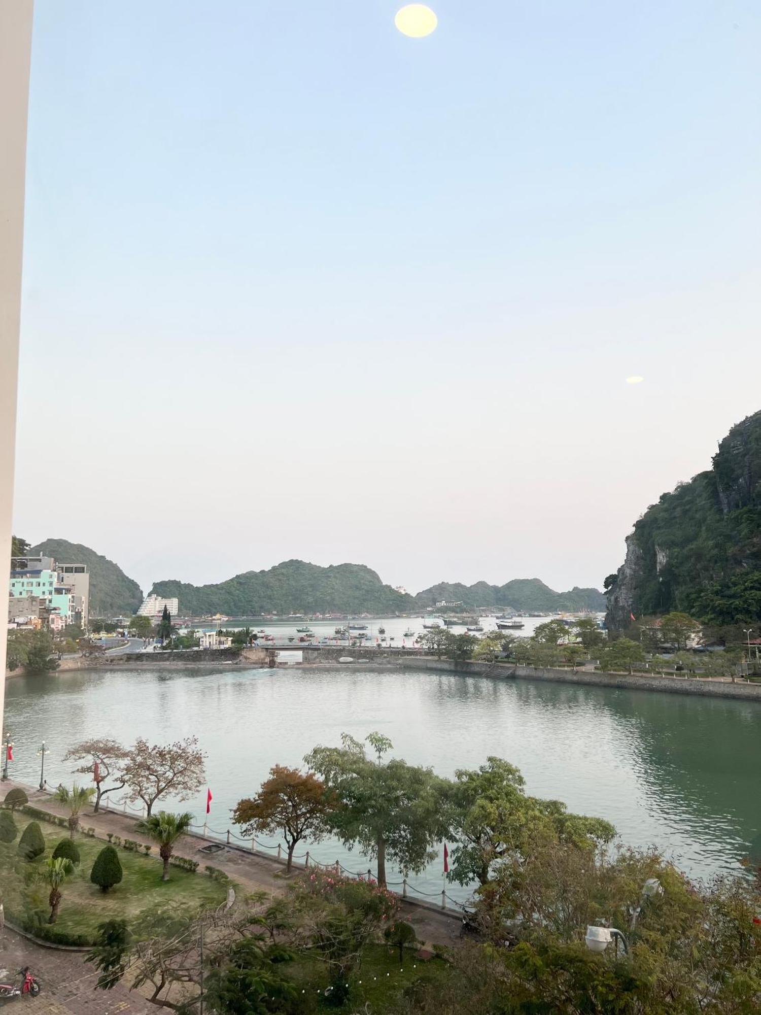 Hotel Khach San Vu Duong Cat Ba Island Exterior foto